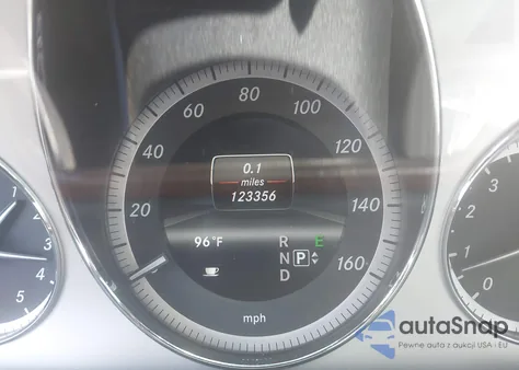 2013 Mercedes-Benz E 350 z USA, uszkodzony, nr VIN WDDHF5KB8DA701517